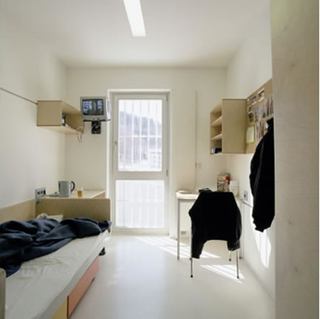 Illustration for article titled Coolest Prison Ever (If You're Gonna Drop Your Soap...)